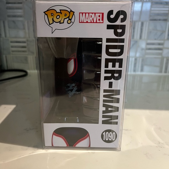 Marvel Across the Spider-Verse Spider-Man Marvel Corps Exclusive Funko Pop 1090 - Picture 5 of 6